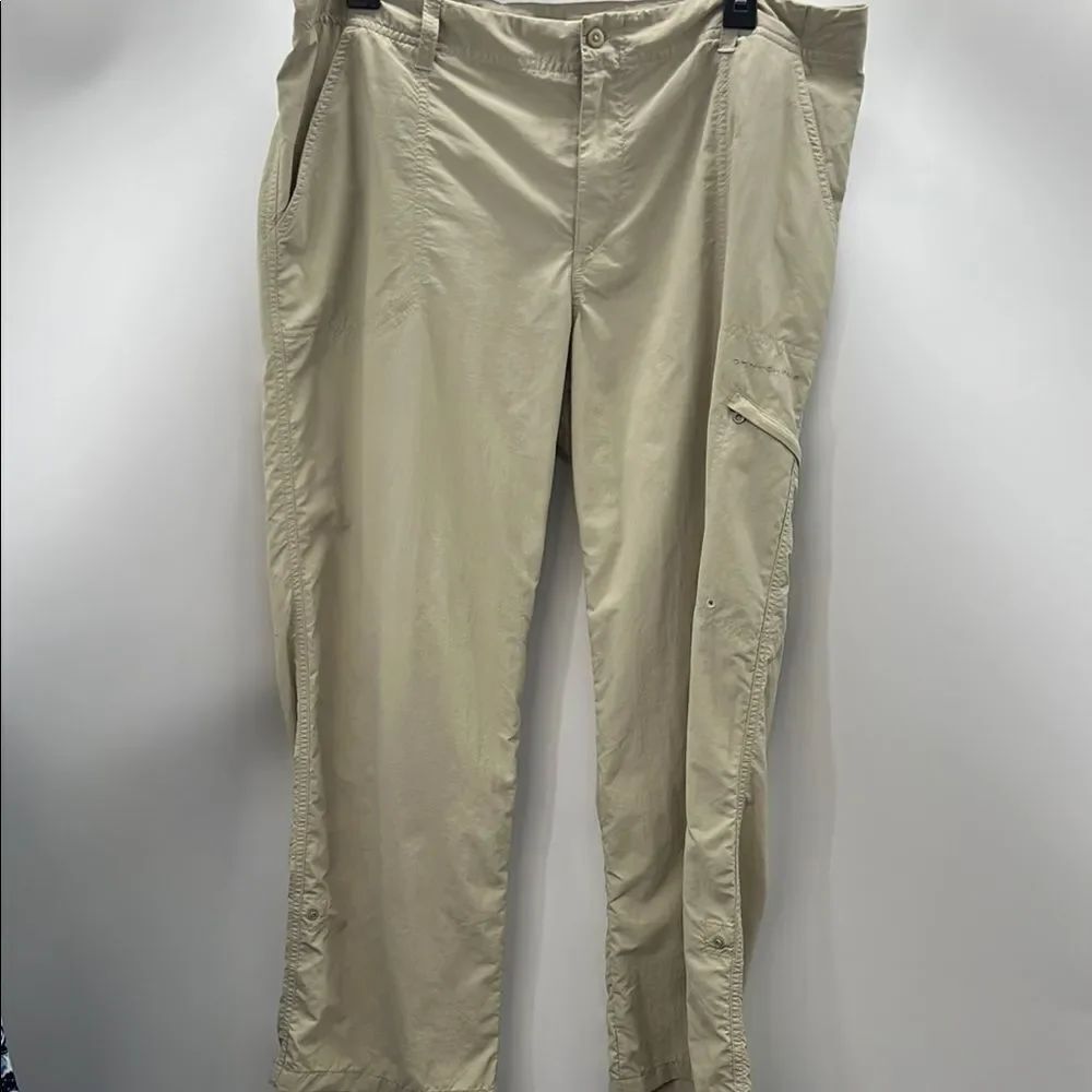 Columbia PFG Beige Cargo Pants with Classic Design